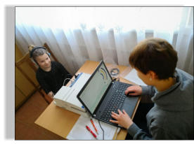 ..sitzt DJ Paula und misst natürlich!