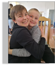 ....auch eine Umarmung schenkt Freude.