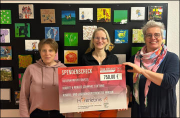 Scheckübergabe Dorothea Erdbrügger, Daniela Schafmeier, Daniela Stieglitz